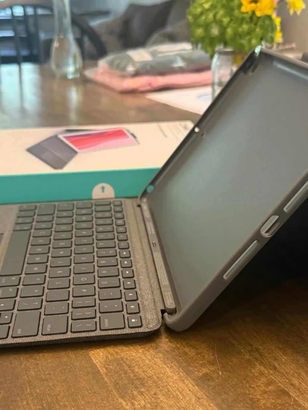 Logitech iPad Keyboard (7th and 8th Generation)